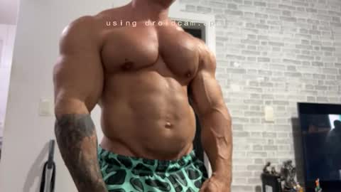 couplemuscle40 online show from February 13, 2:15 am