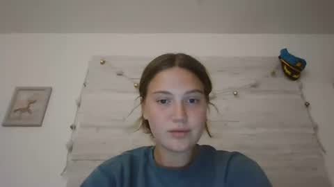 Em online show from July 17, 2:24 am