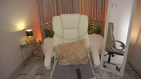 cozymell online show from July 13, 1:04 pm