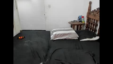 crazy_acouple_donpillo online show from February 2, 10:06 pm