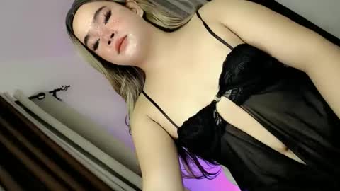 Hot Ayisha online show from October 12, 7:27 pm