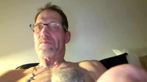 crazybuilder1 online show from May 12, 4:43 am