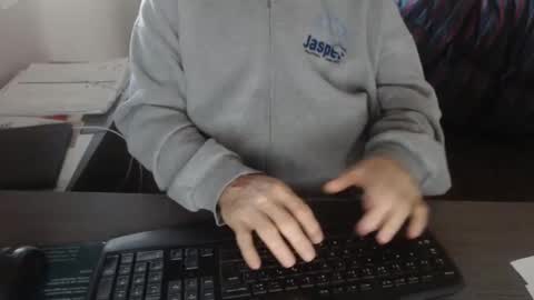 Creamormilk online show from October 6, 11:50 am