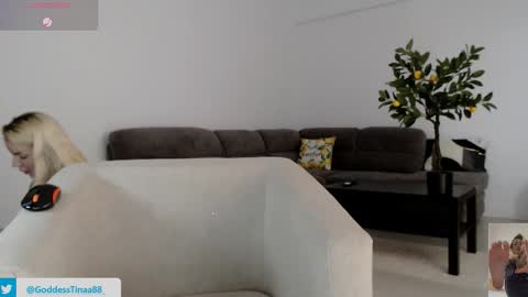 cris_tinne online show from May 10, 7:15 am