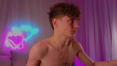 Chris online show from November 19, 7:23 pm