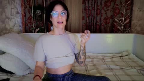 Snapshot of crissy_love chatting on September 17, 10:35 pm crissy_love online show from September 17, 10:35 pm