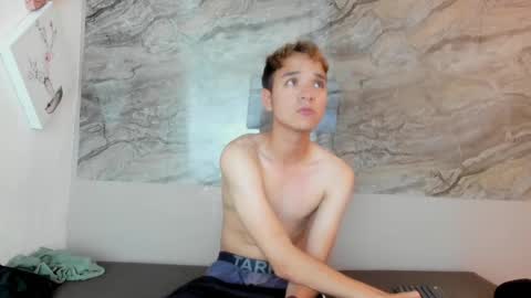 Snapshot of cristhian_cody chatting on October 6, 3:52 pm Cristhian online show from October 6, 3:52 pm