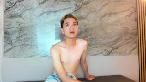 Snapshot of cristhian_cody chatting on October 16, 1:33 pm Cristhian online show from October 16, 1:33 pm