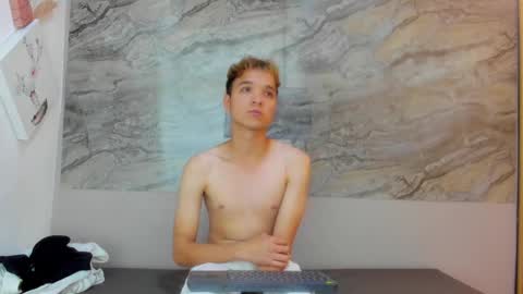 Snapshot of cristhian_cody chatting on October 4, 3:32 pm Cristhian online show from October 4, 3:32 pm
