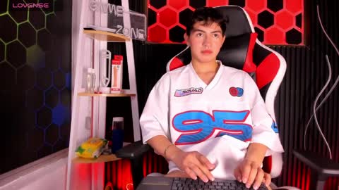 Cristopher  online show from April 7, 9:28 pm