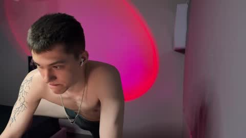 cronck52 online show from April 16, 9:39 pm