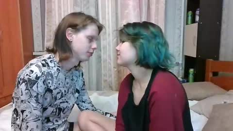 Snapshot of crystal_porn_love chatting on February 13, 11:58 pm Crystal and Marcl online show from February 13, 11:58 pm