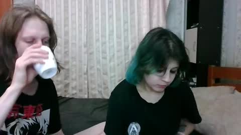 Snapshot of crystal_porn_love chatting on March 10, 1:01 am Crystal and Marcl online show from March 10, 1:01 am