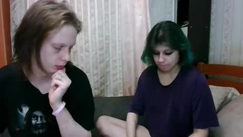 Snapshot of crystal_porn_love chatting on March 1, 9:40 am Crystal and Marcl online show from March 1, 9:40 am