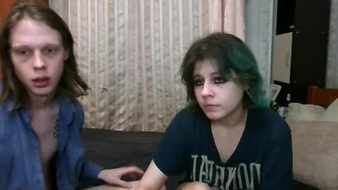 Snapshot of crystal_porn_love chatting on February 24, 8:36 pm Crystal and Marcl online show from February 24, 8:36 pm