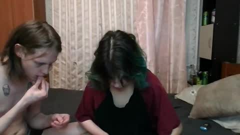 Snapshot of crystal_porn_love chatting on February 14, 5:25 pm Crystal and Marcl online show from February 14, 5:25 pm