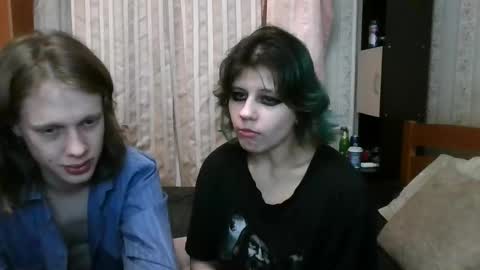 Snapshot of crystal_porn_love chatting on February 20, 1:25 am Crystal and Marcl online show from February 20, 1:25 am