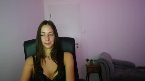 Crystalbrunette18 online show from June 10, 6:29 pm