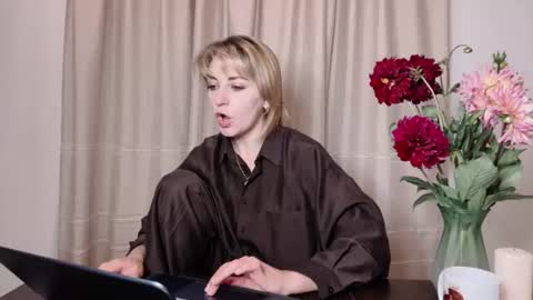 Mary online show from July 6, 8:22 pm