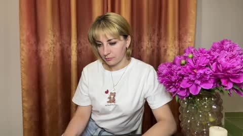 Mary online show from June 3, 8:03 pm