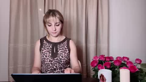 Mary online show from June 25, 8:03 pm