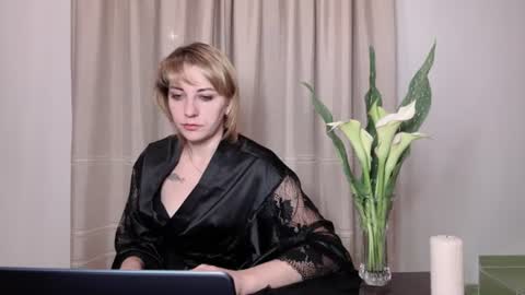 Mary online show from July 26, 8:17 pm