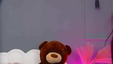 crystallred online show from April 16, 5:18 am