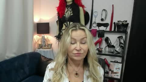 CrystalHotty online show from June 8, 5:08 am