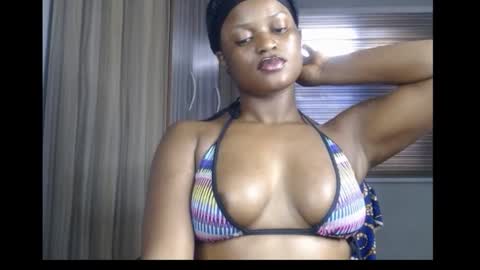 Snapshot of cum_ebony_petitxx chatting on October 23, 8:05 am cath online show from October 23, 8:05 am