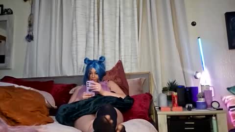 cumguzzlingskank online show from November 30, 9:27 am