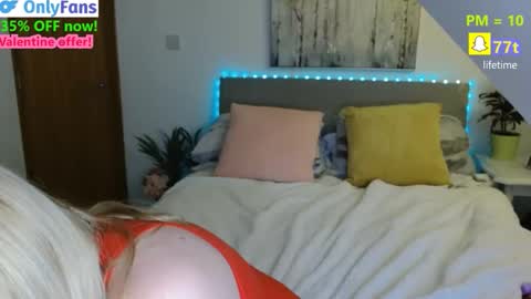 FREE Instagram dancingneighbour online show from February 15, 10:52 pm