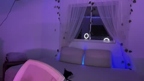 Emma online show from February 6, 2:11 am