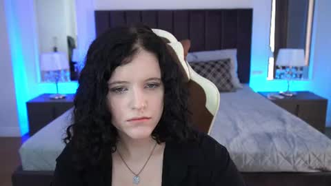 curly_cleo online show from August 4, 7:48 am