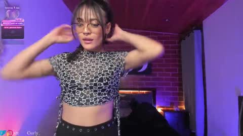 curly_scarlett69 online show from April 16, 9:39 pm