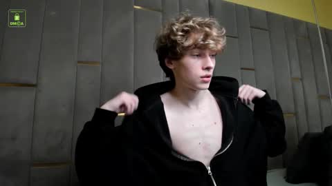 Snapshot of curlytwinkboy chatting on September 20, 9:07 pm KEVIN online show from September 20, 9:07 pm