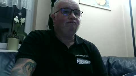 curtus14 online show from October 5, 11:34 pm