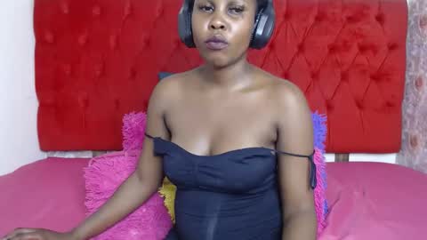 CurvyBootiliscious88 online show from April 20, 6:33 pm