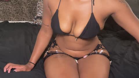Curvycutie18 online show from June 17, 6:18 am