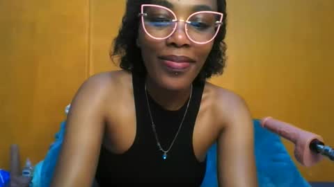 curvylyin online show from February 22, 6:39 am