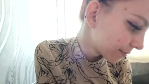 cute_foxis online show from June 19, 12:33 pm