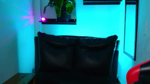 Sofa  online show from March 29, 7:48 pm