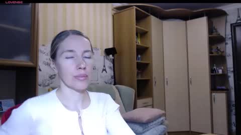 cute_lion_ online show from December 1, 6:39 pm