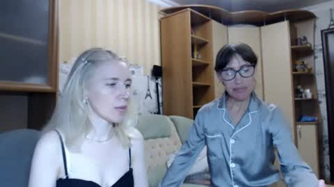 cute_lion_ online show from July 9, 12:42 pm