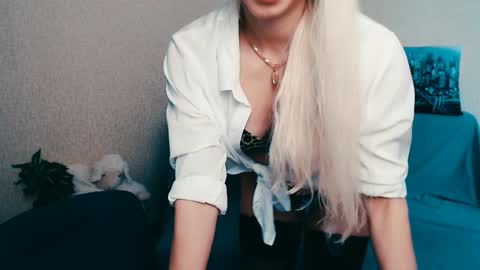 Snapshot of cute_smile_shy chatting on March 11, 11:33 am cute_smile_shy online show from March 11, 11:33 am