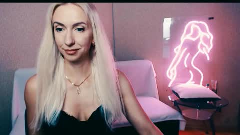 Snapshot of cute_smile_shy chatting on September 11, 7:37 pm cute_smile_shy online show from September 11, 7:37 pm