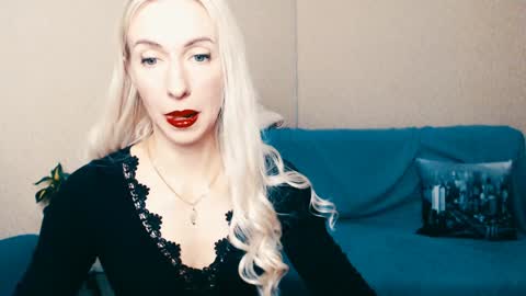 Snapshot of cute_smile_shy chatting on January 16, 8:14 pm cute_smile_shy online show from January 16, 8:14 pm