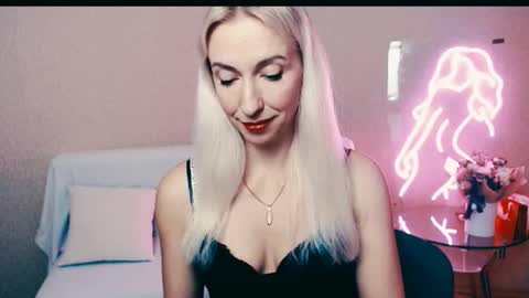 Snapshot of cute_smile_shy chatting on October 4, 8:06 pm cute_smile_shy online show from October 4, 8:06 pm