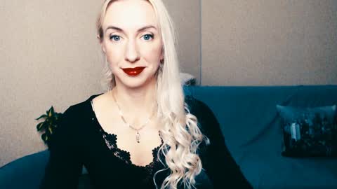 Snapshot of cute_smile_shy chatting on January 10, 9:31 pm cute_smile_shy online show from January 10, 9:31 pm