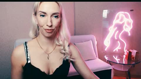 Snapshot of cute_smile_shy chatting on October 28, 8:54 pm cute_smile_shy online show from October 28, 8:54 pm