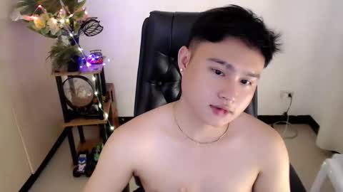 cuteasianlee online show from February 1, 7:11 pm